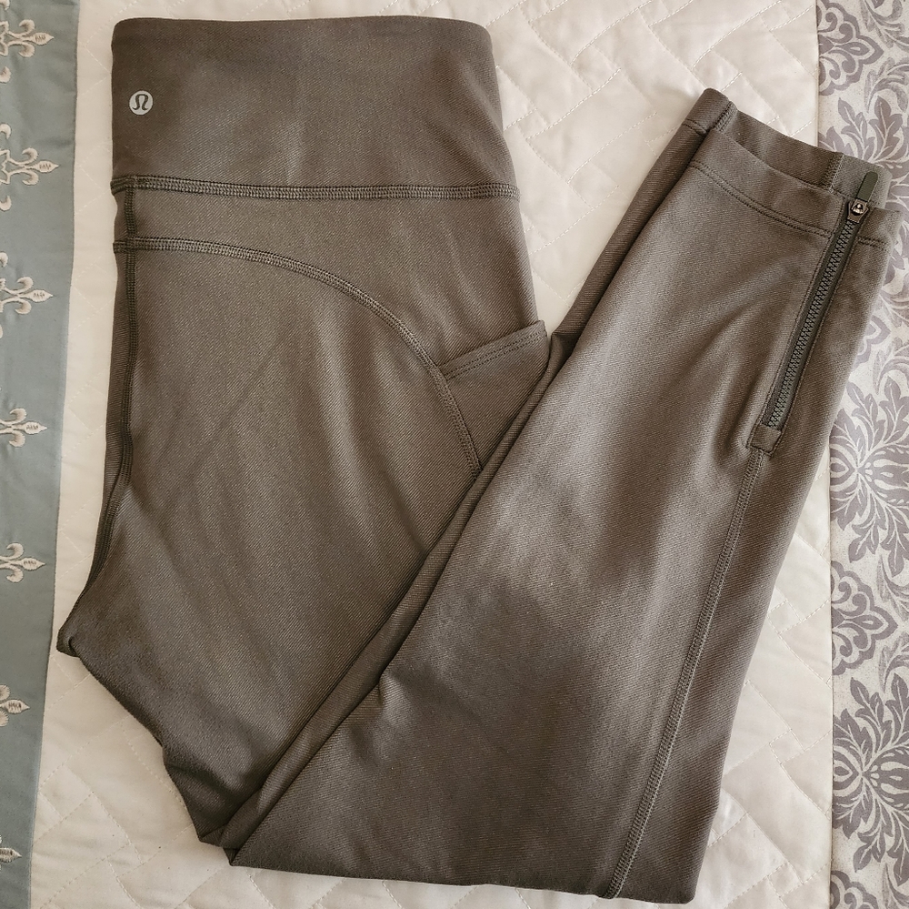 𝅺Lululemon | Scenic Route 7/8 Athletic Cargo Legging Zip Pocket Grey Sage Green